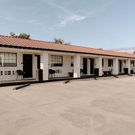 The Cowboy Motel Camp Wood Exteriör bild